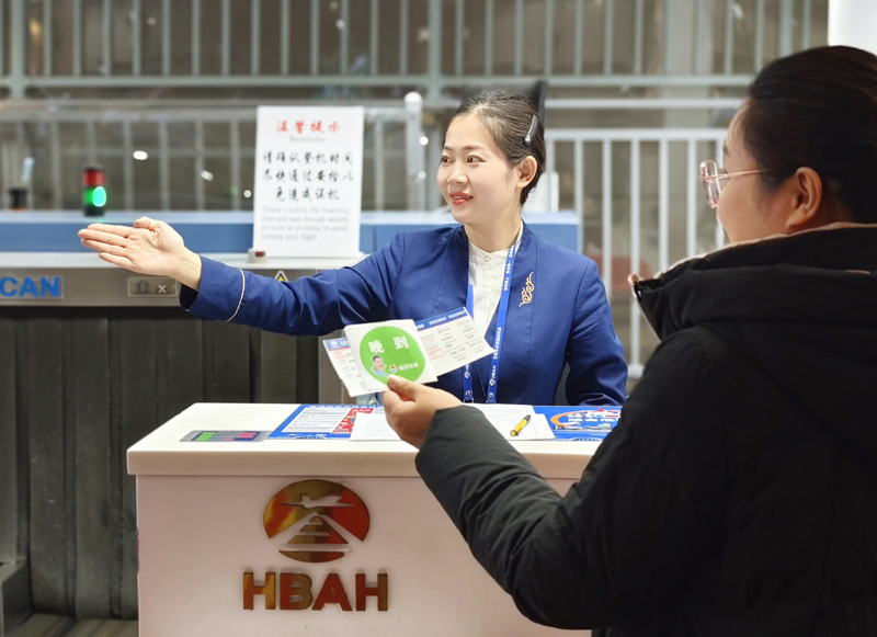設(shè)置晚到等旅客專用通道。.jpg